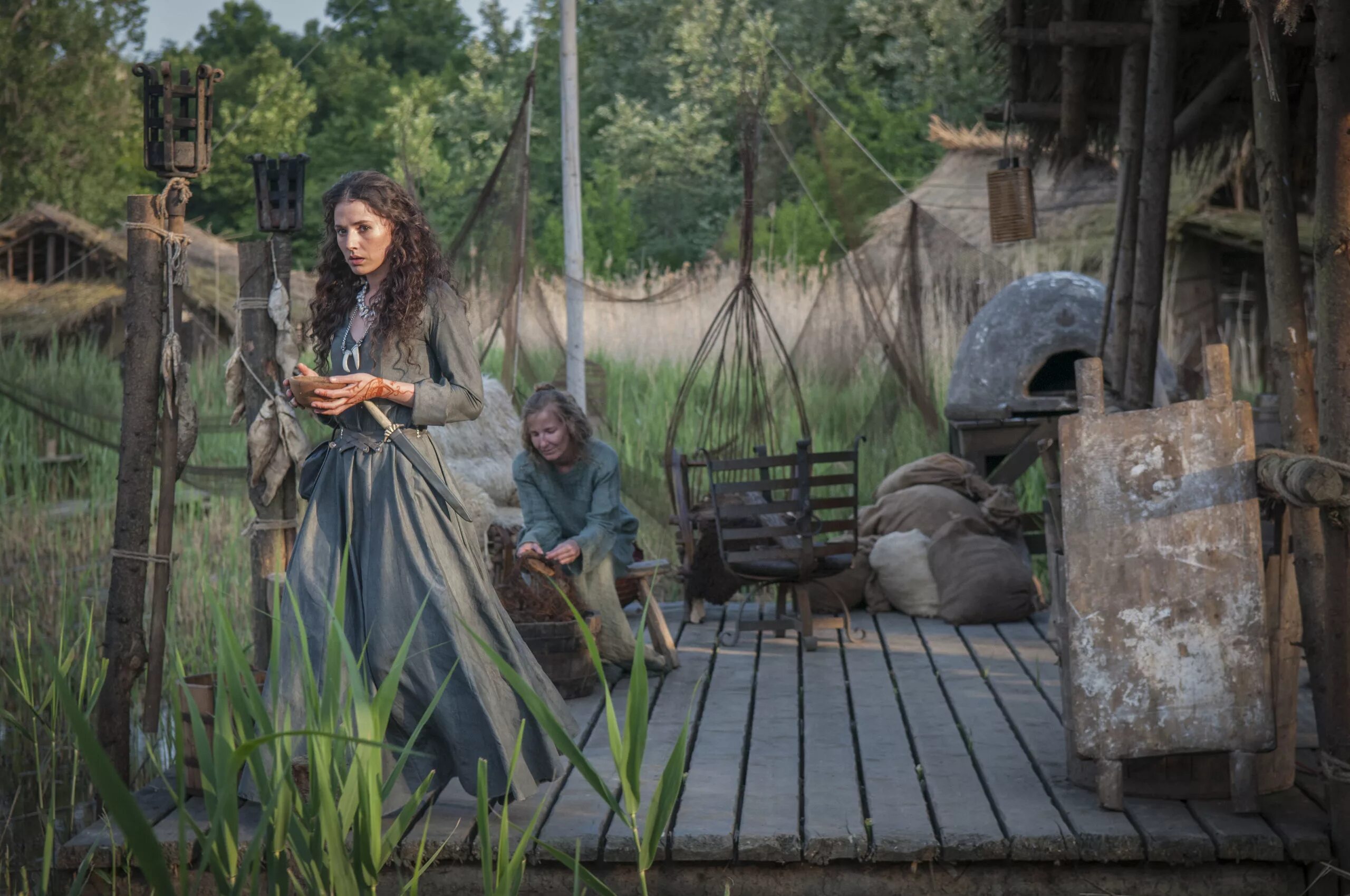 13 историй ведьм. Чарли мёрфи актриса последнее королевство. 13 королевство. Чарли мерфи последнее королевство. Гизела последнее королевство.