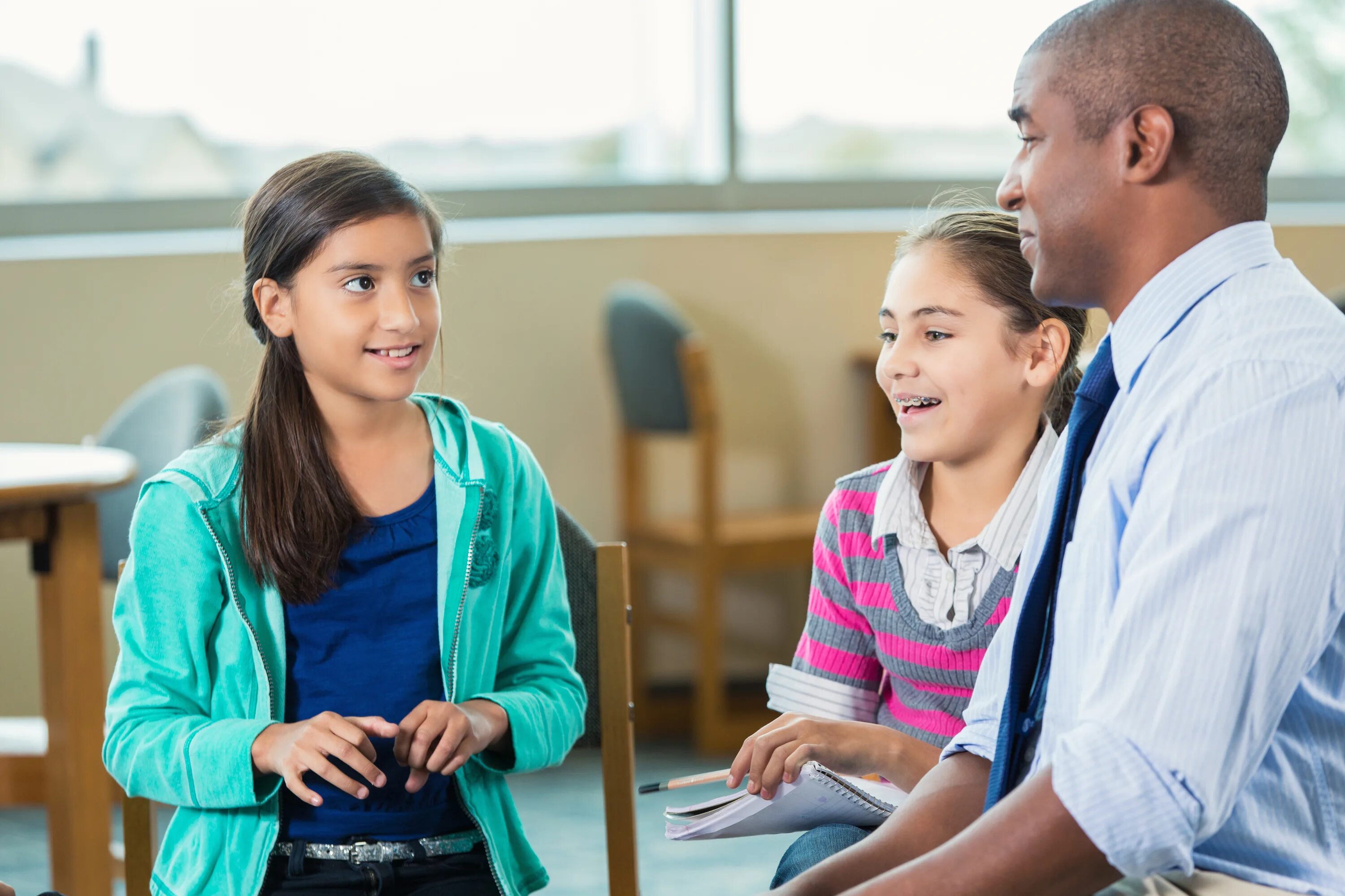 Уверенность подростка. Student asking teacher. Любовь студентов. Teacher and student in Love. The teacher asked the children