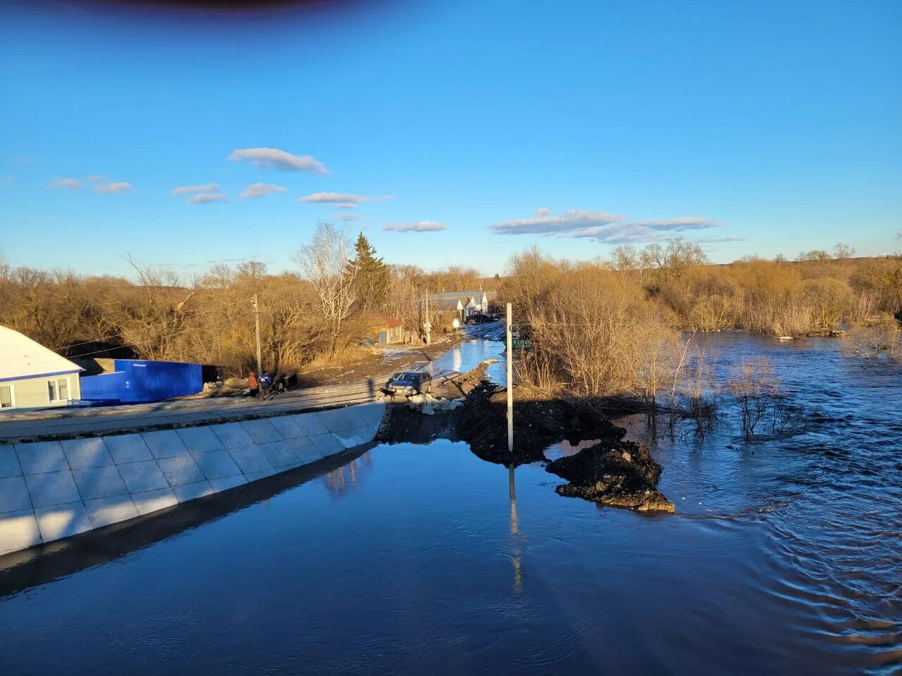 Подъем воды в белой. Наводнение в Новотроицке. Нижний Ломов половодье. Водоснабжение района. Паводок в Пензенской области 2023.