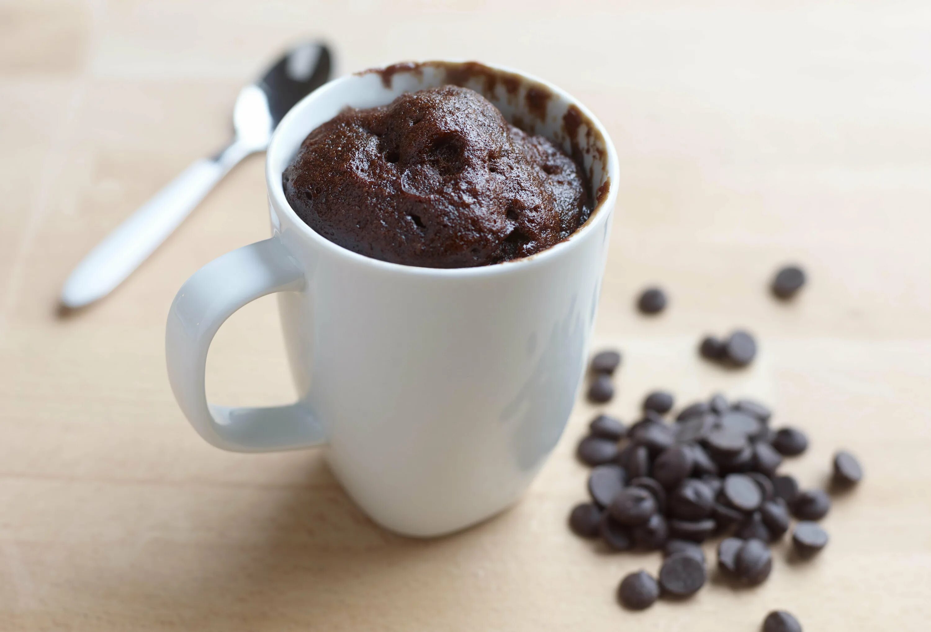 Брауни в кружки. Пирожное в микроволновке за 5 минут. Кекс брауни в микроволновке. Шоколадный кекс брауни в микроволновке. Брауни в кружки.