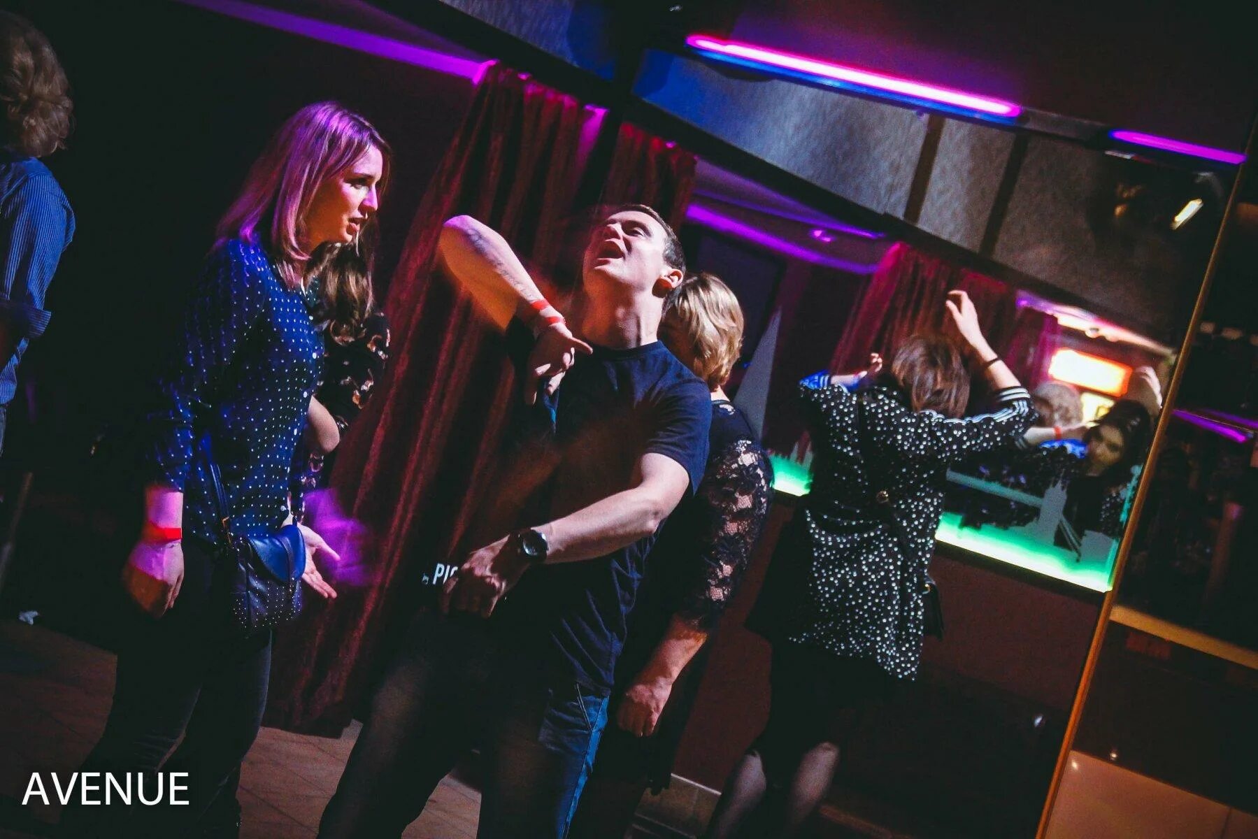 Кафе авеню пятигорск. Бар авеню пятигорск. Бар авеню. Авеню бар орел. Бар авеню.