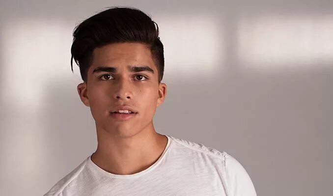 Алекс Червинский. Alex Aiono торс. Alex Aiono биография.