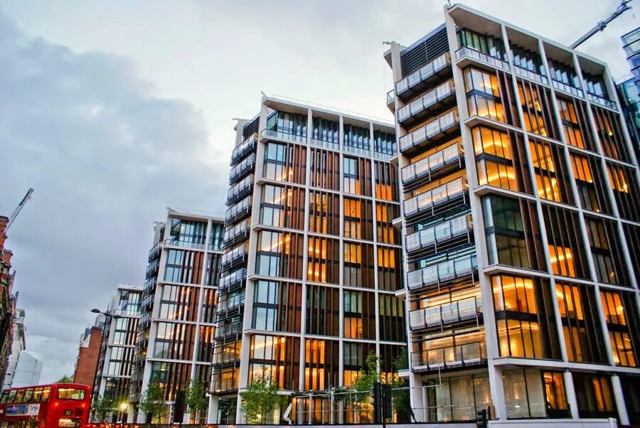 Пентхаус в нью йорке снаружи. Пентхаус на крыше. Современные жилые здания. Жк маяковский москва. Многоэтажный дом.