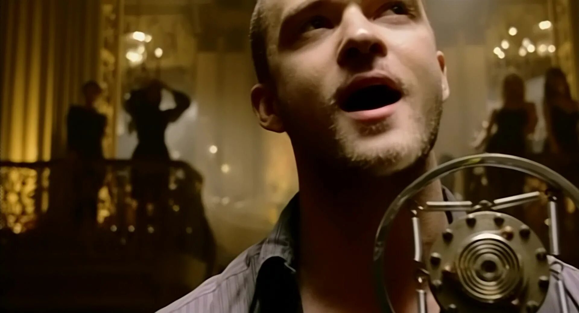 Justin timberlake no angels. Джастин Тимберлейк эраунд. Джастин Тимберлейк what goes around comes. Тимберлейк 2000. Тимберлейк 2004.