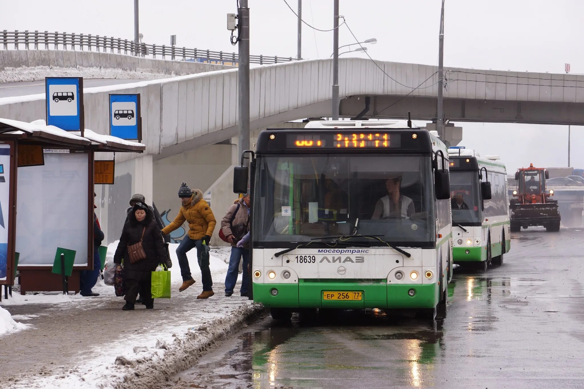 Остановка автобуса. Мосгортранс остановки. Маршрутка Мосгортранс. Автобус и в Северном Бутово. Будут ездить туда