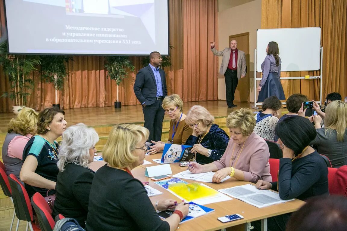 Школа 16 преподаватели. Директор 16 школа Красногорск. Школа 16 Красногорск. Школа в Красногорске МБОУ СОШ 16. МБОУ СОШ 19 Красногорск.