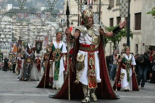Мавр в испании. Мавры в испании. костюмированный праздник в испании в alcoy.
