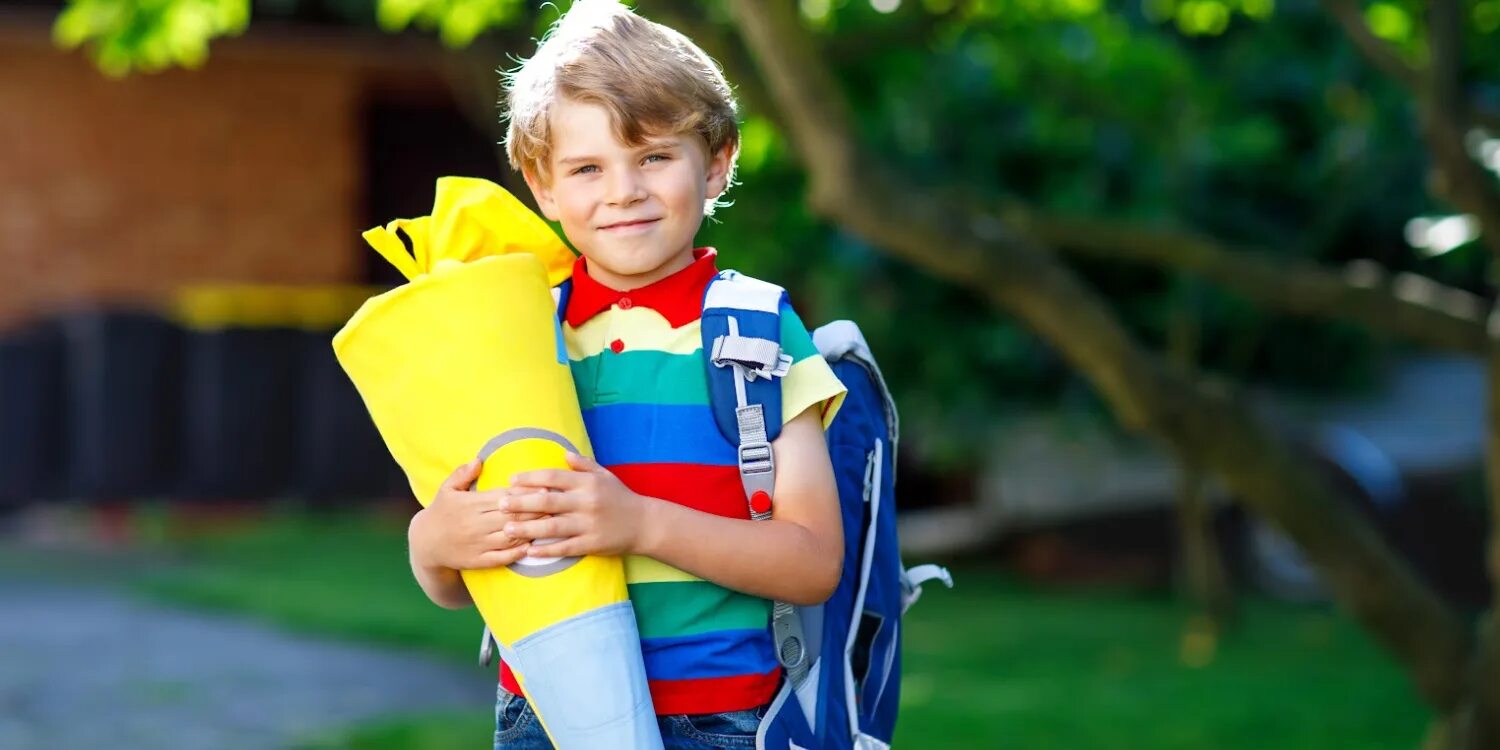 Our school holds a event every. Шультюте в германии. school cone. шультюте что внутри.