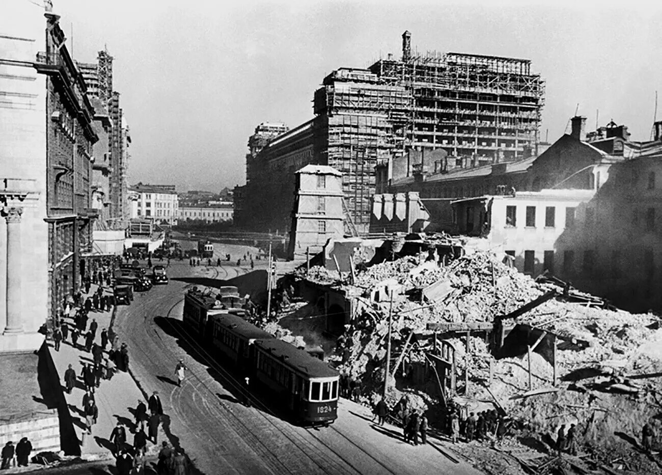 Манежная площадь 1930. Гостиница “Москва” 1930-е годы. Гостиница Москва Москва в 1935 году. Гостиница Москва в Москве Щусев 1933. Москва 1934 года