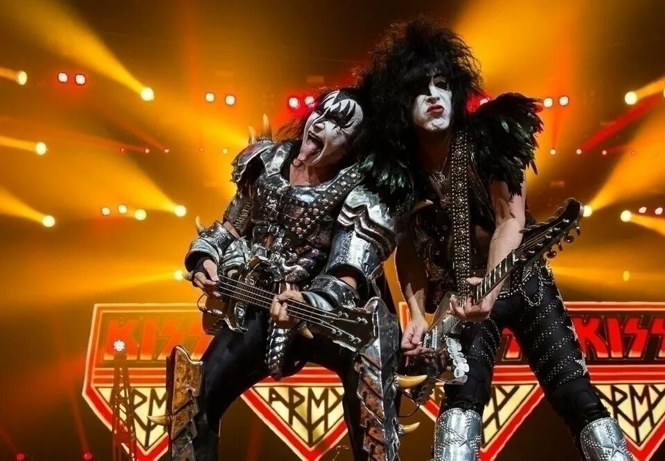 Kiss 1978 обложка. Дуцерам кисс глазурь. Дуцерам кисс глазурь. Группа кисс 2022. Duceram kiss дентин.