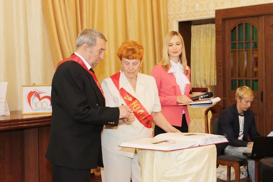 загс города сызрань. загс в сызрани на советской. загс сызрань режим. сызранский загс фото свадьба. коллектив сызранского загса.