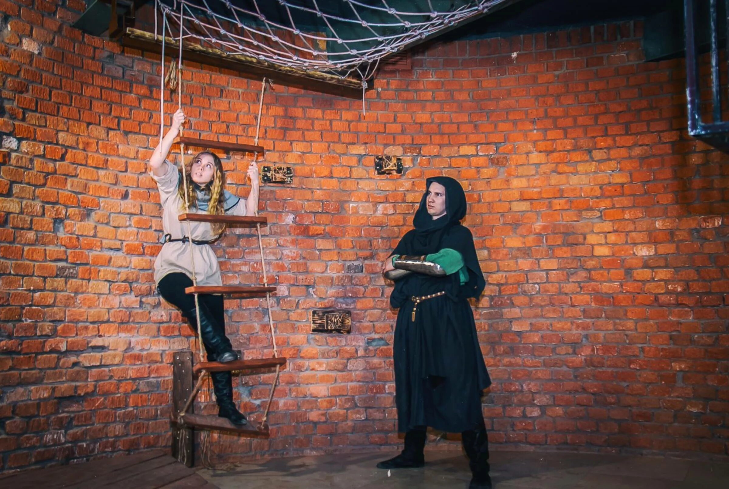 Квест тайна хранителя. Готические квесты. Квесты в саратове кара фото. Каре квест. Каре квест.