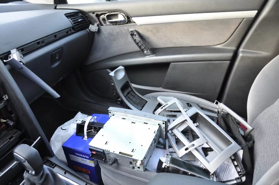 Мерседес центральная консоль gle. Центральная консоль куга 2 в форд 3. Подсветка акпп тойота королла е150. Fortuner toyota 2007 лампа подсветки акпп. Разобрать консоль мурано z51.