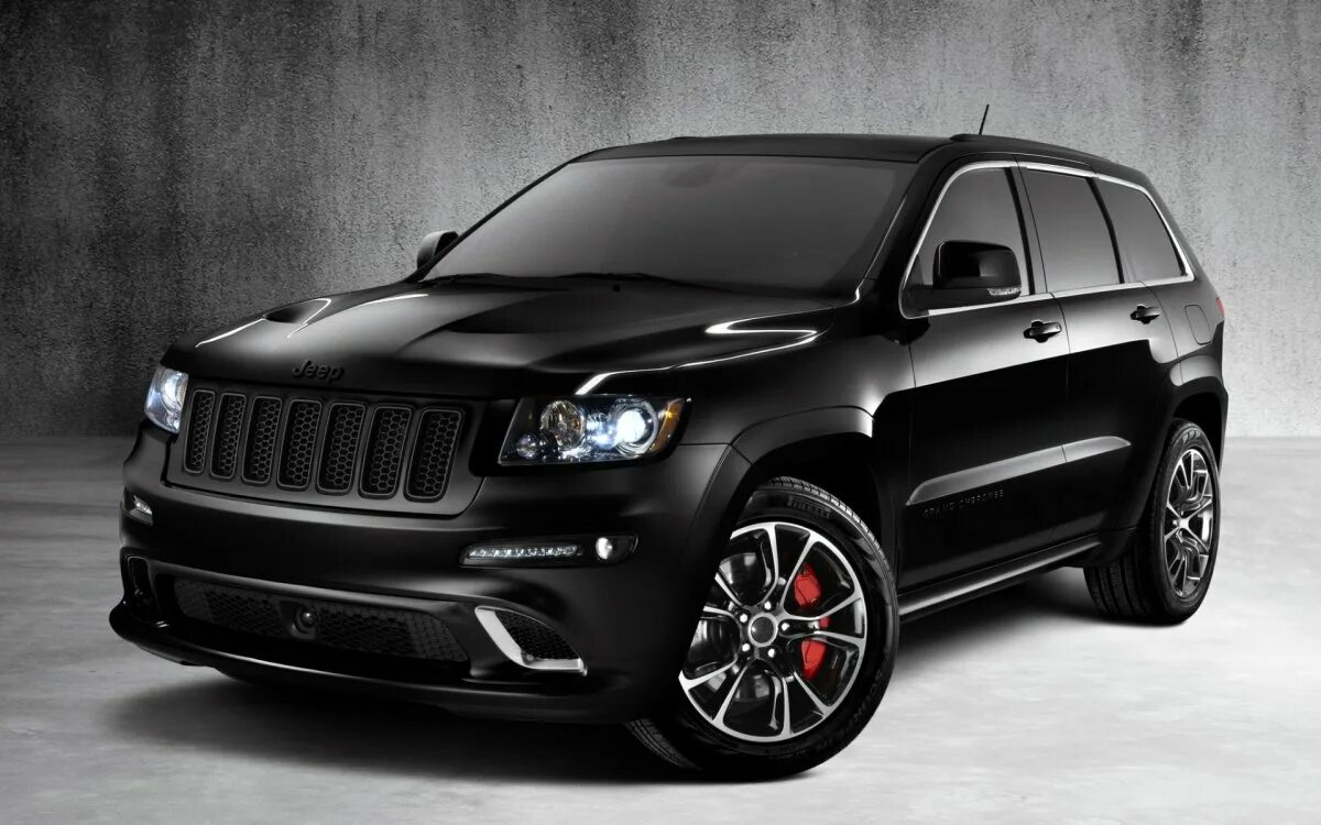 Черная с большими формами. Машина джип Гранд Чероки. Jeep Grand Cherokee srt8 2015. Jeep Grand Чероки srt8. Джип Гранд Чероки СРТ 8.