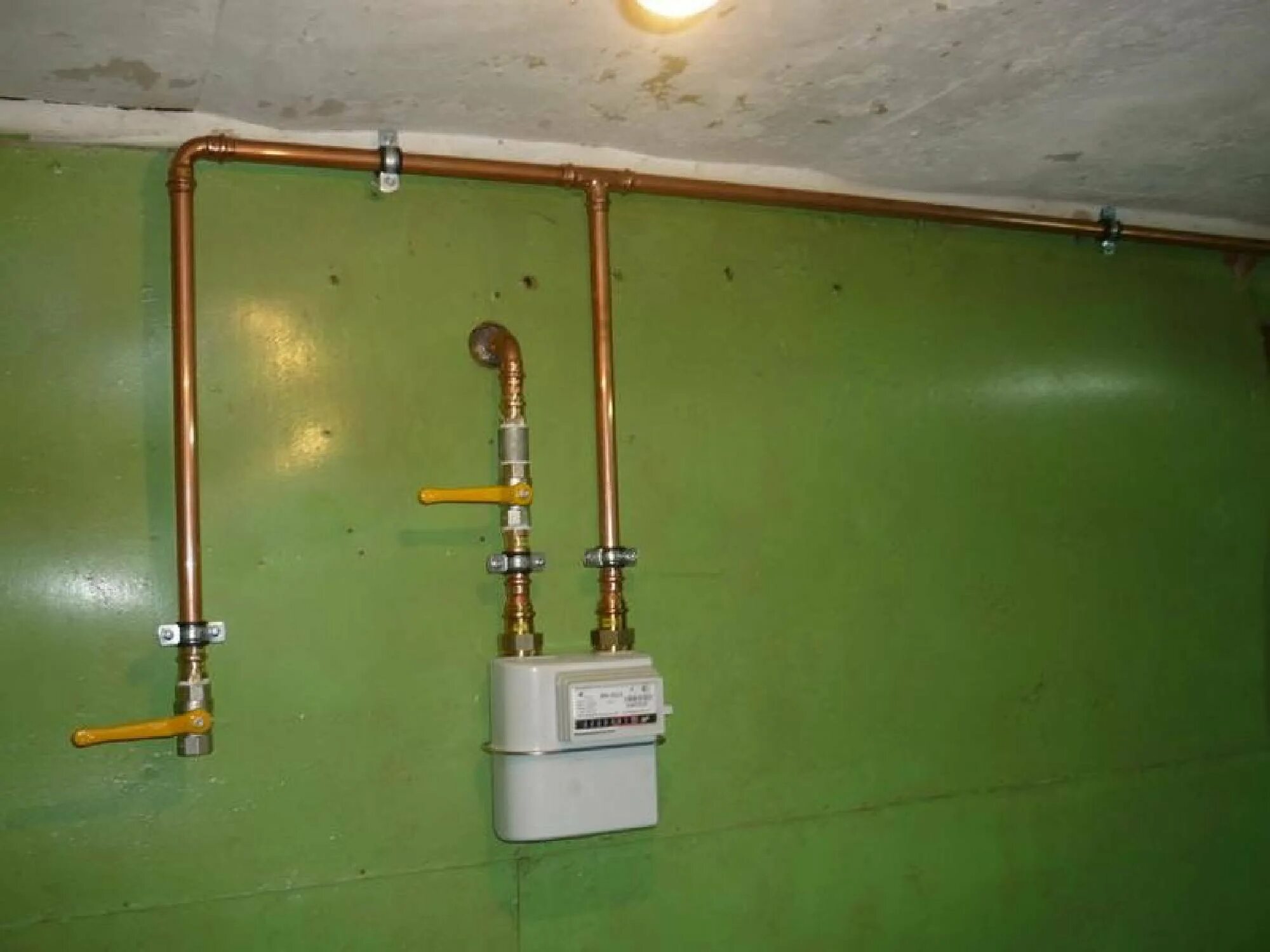 Трубопровод монтаж газ. Монтаж наружных трубопроводов. Трубопровод монтаж газ. Газовая труба. Газовая труба в частном доме.