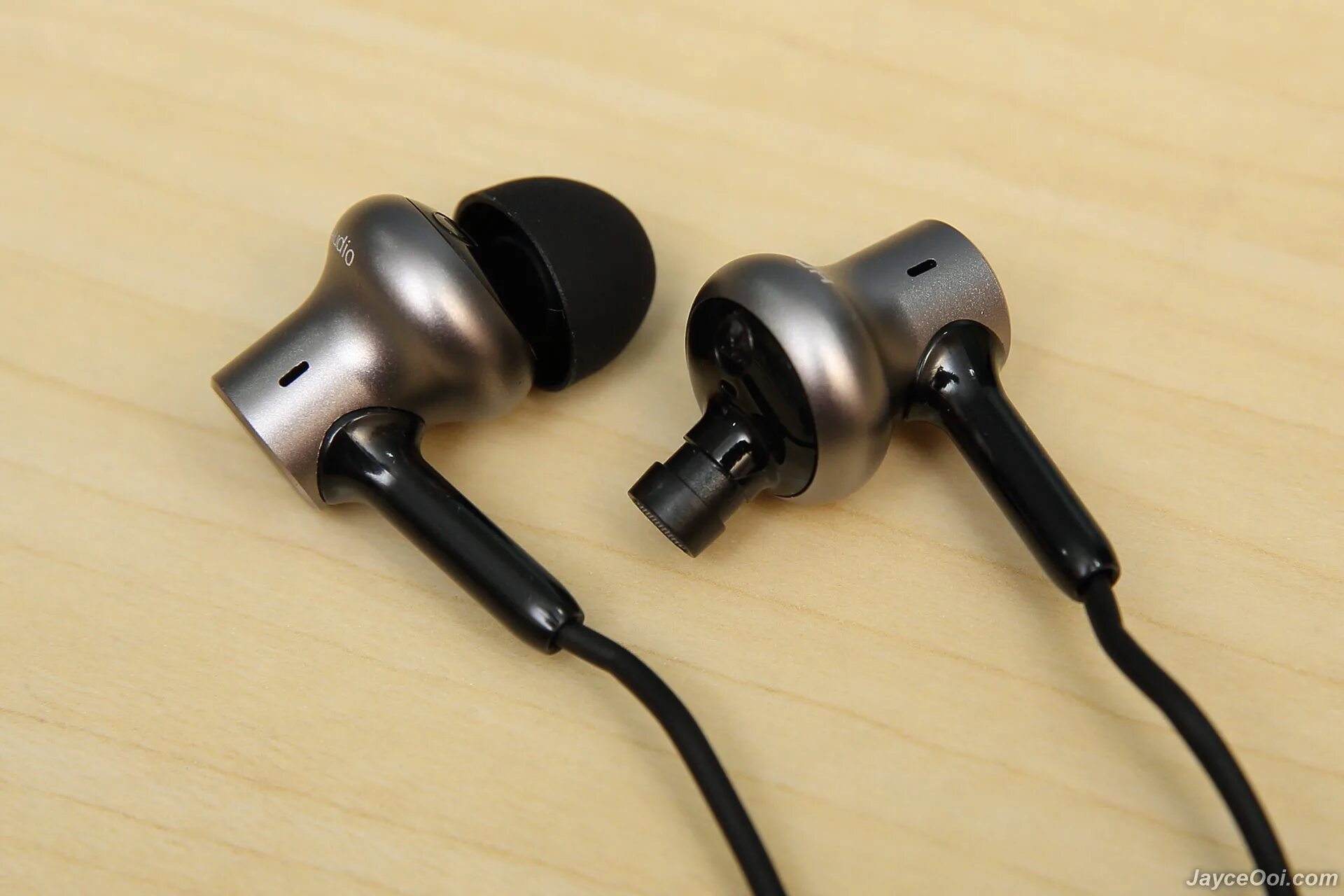 Xiaomi mi in-ear headphones pro 2. Наушники xiaomi проводные коробка. Xiaomi mi in-ear headphones. Наушники проводные в коробке. Xiaomi mi in-ear headphones pro 2.