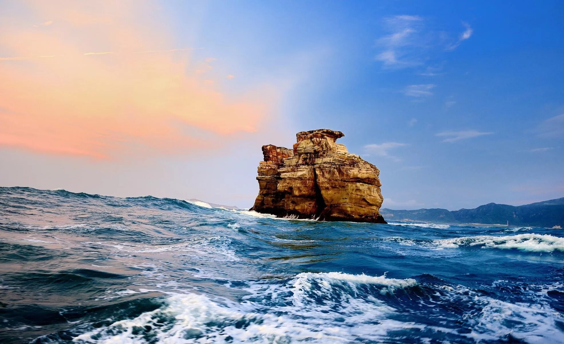 Южная Пальмира скалы море