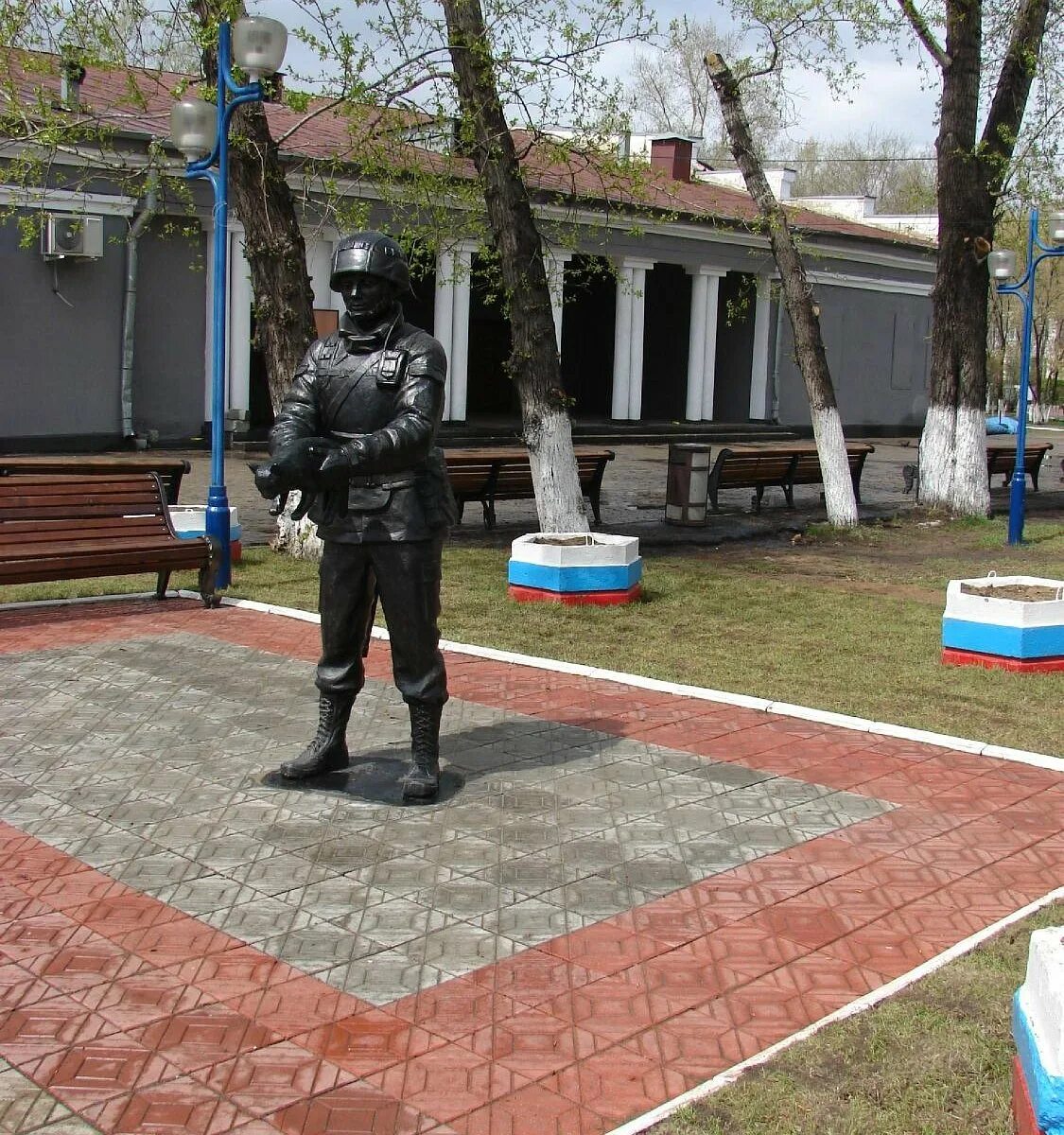 Время в белогорске амурской. Памятники города Белогорска Амурской области. Памятник ротану в Белогорске. Памятник телега переселенцев Белогорска Амурской области. Достопримечательности города Белогорска Амурской области.