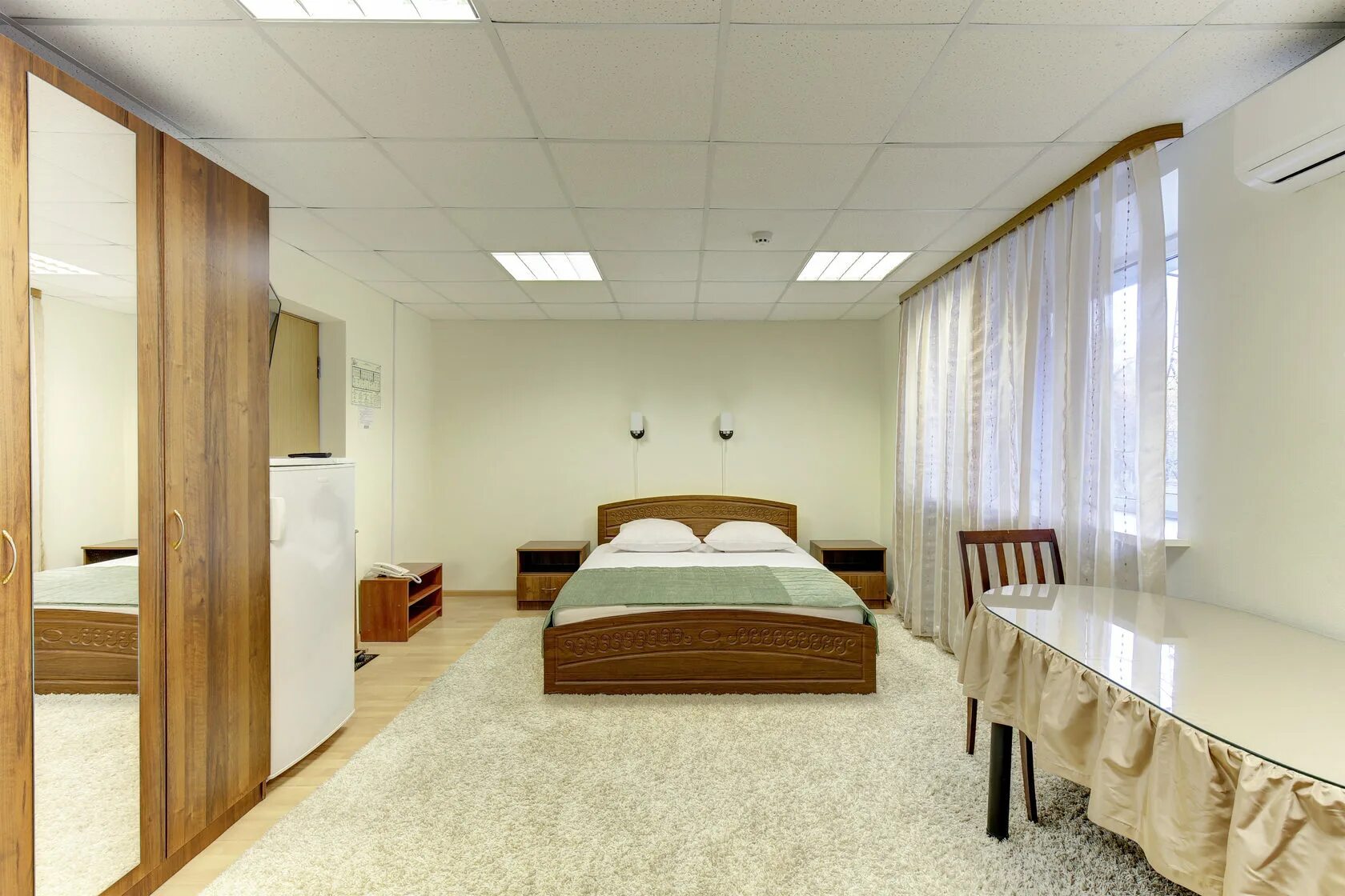 Usta hotels екатеринбург. Дешевые гостиницы в екатеринбурге. Онежский отель екатеринбург. Гостиница центральная екатеринбург малышева 74. Гостиница екатеринбург.