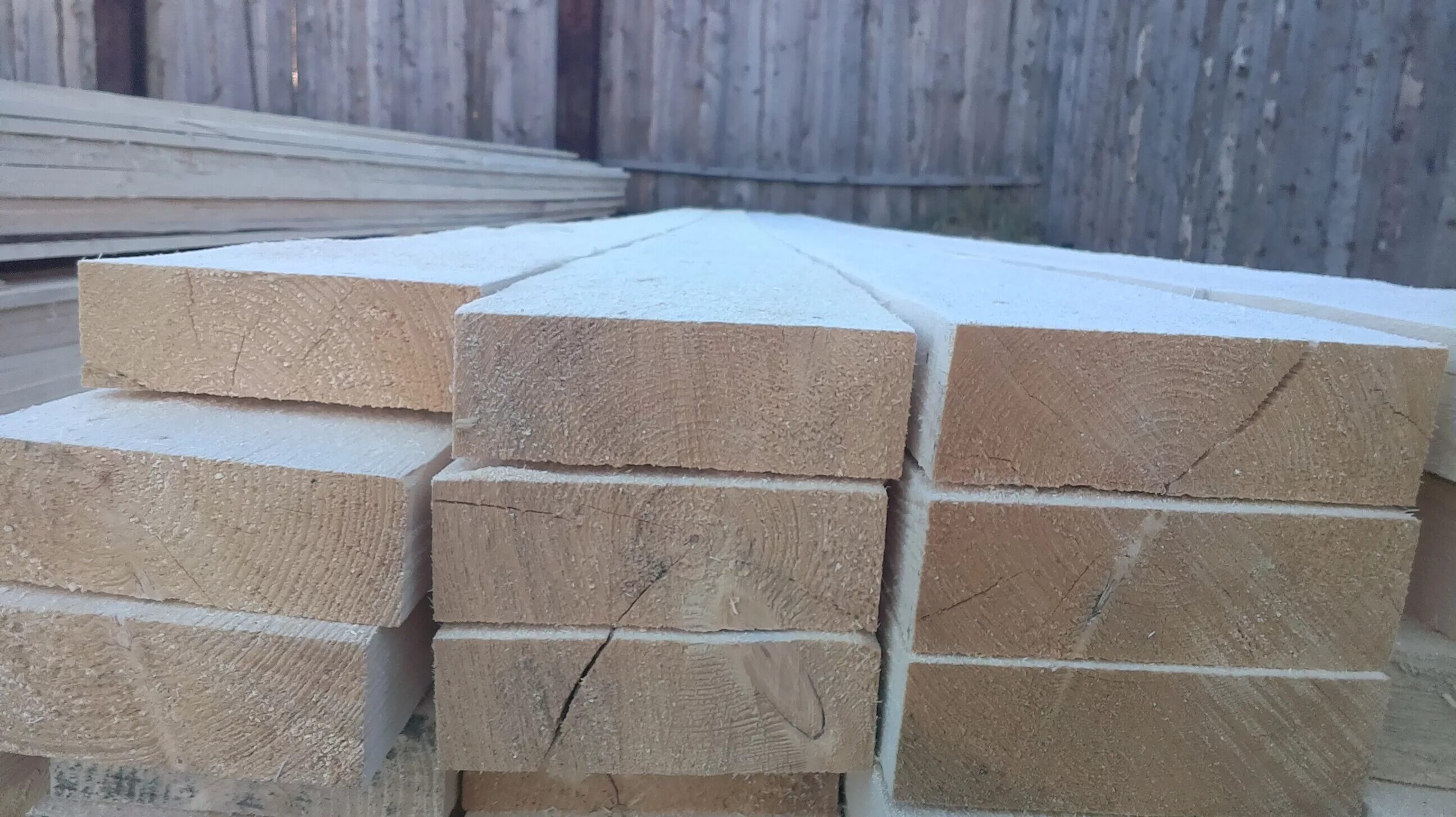 брус склад. древесные строительные материалы и изделия. пиломатериал 50*100*6м 2с. пиломатериалы в нальчике. стройматериалы дерево.