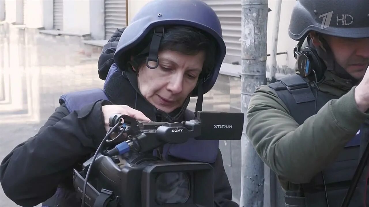 Журналист газеты. Журналист 255. Репортеры. Журналист. Журналист фотограф.