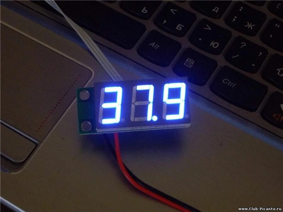 Индикатор температуры охлаждающей. Цифровой указатель температуры охлаждающей жидкости. цифровой датчик температуры охлаждающей жидкости ваз. цифровой указатель температуры охлаждающей жидкости ваз. цифровой датчик температуры охлаждающей жидкости для машины.