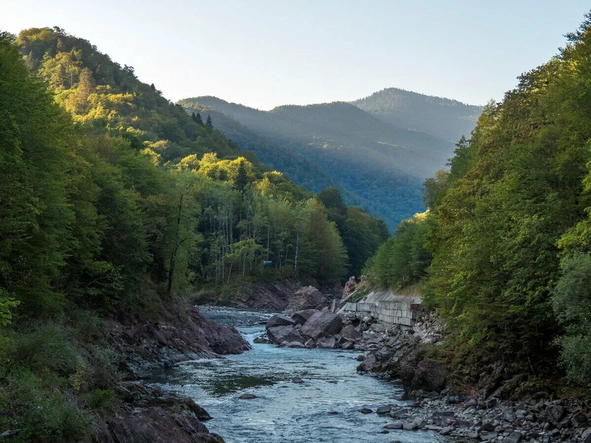 White river. Белая река Гузерипль. Река белая Адыгея. Заповедник Адыгея Гузерипль белая река. Река Лаба Адыгея.