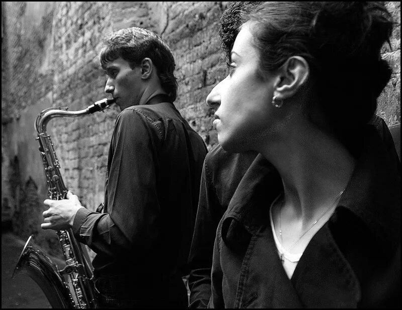 рой харгроув трубач. люди слушающие джаз. люди слушающие джаз. саксофонист на закате. современный джаз.