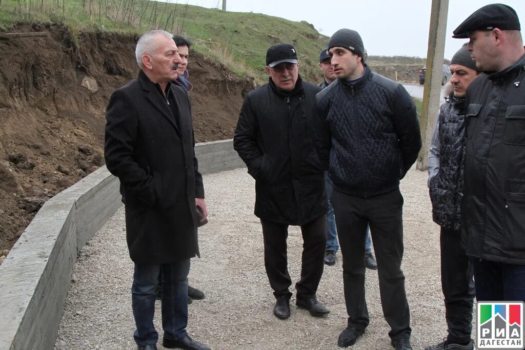 Поселок Тарки Махачкала. Село Тарки Дагестан. Глава поселка Тарки. Администрация поселка Тарки. Ситуация в тарках дагестан на сегодняшний