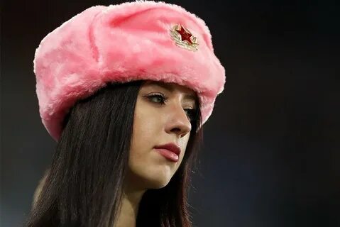 Девочка в ушанке