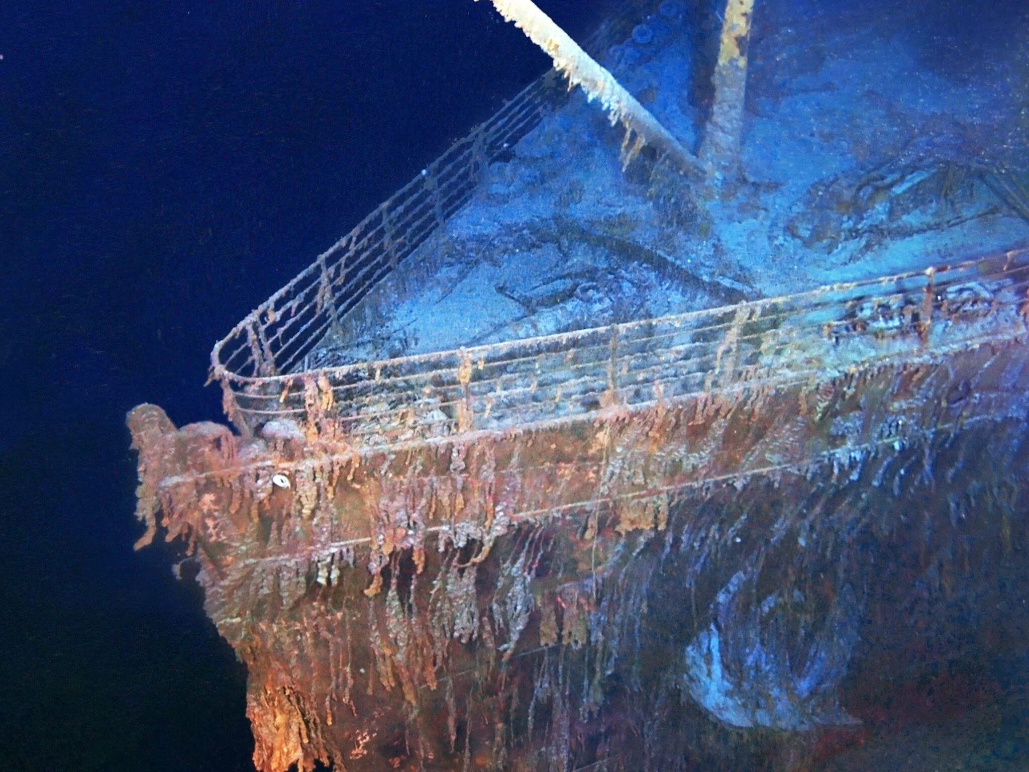 Сухой на дне океана. Титаник корабль крушение. Титаник корабль Титаник. Титаник 1986. Титаник гибель корабля.