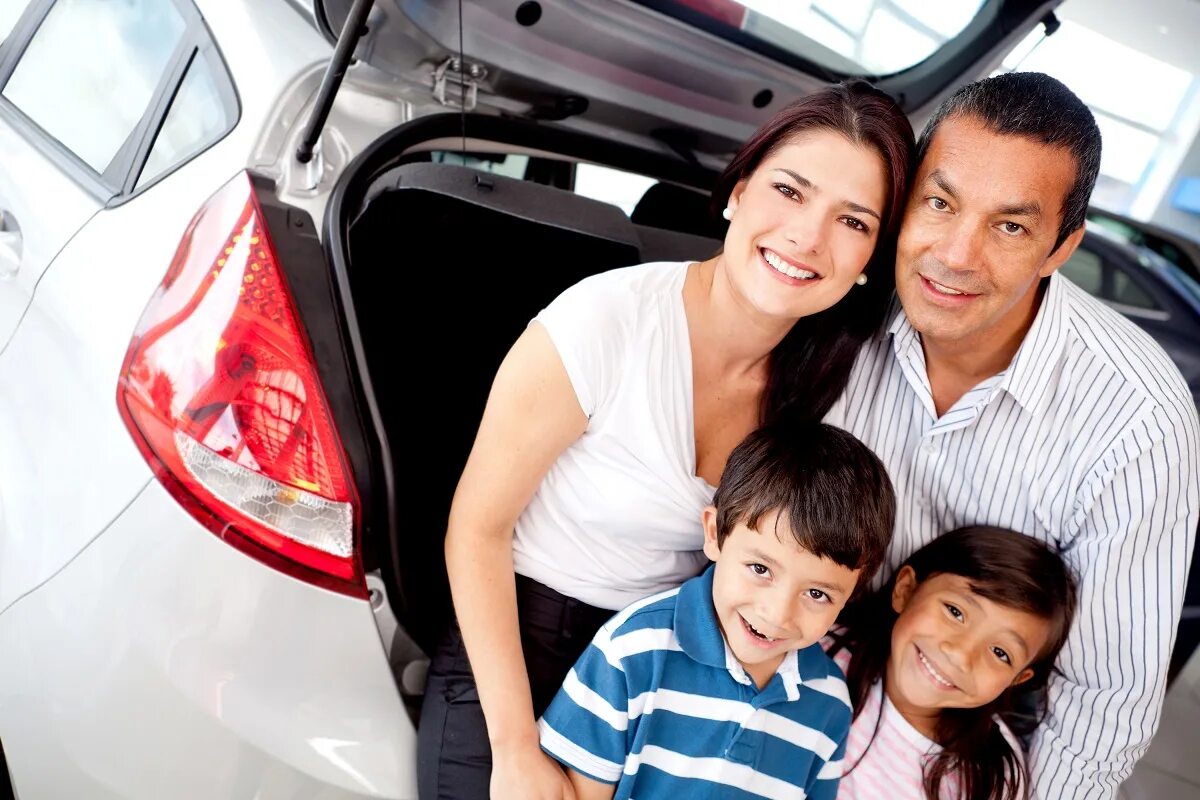 New car Family. Семейный седан. Фотосессия внедорожник семья. Семья дорогой мобильный.