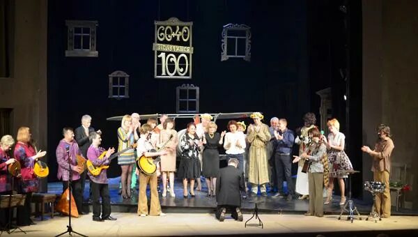 Юбилей в тюзе. Театр юного зрителя. Тюз юбилей. Свадьба с генералом тюз казань. С днём рождения актрисе театра.