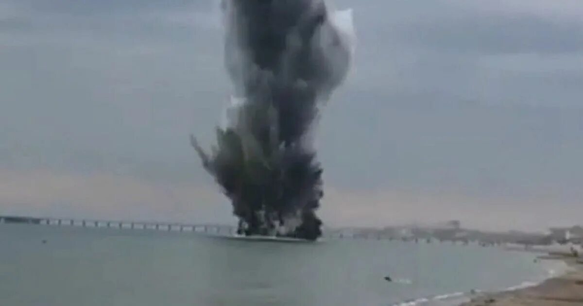 Море в котором горел сероводород. Морские мины Украины в черном море. Взрыв в море. Взрыв бомбы в море. Взрыв в черном море.