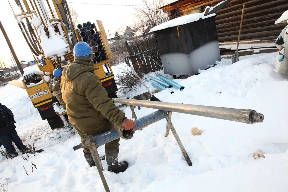 Залило скважину. Заиливание скважины. Заилилась скважина. Скважина на воду Екатеринбург. Бурение скважин на воду в Екатеринбурге.