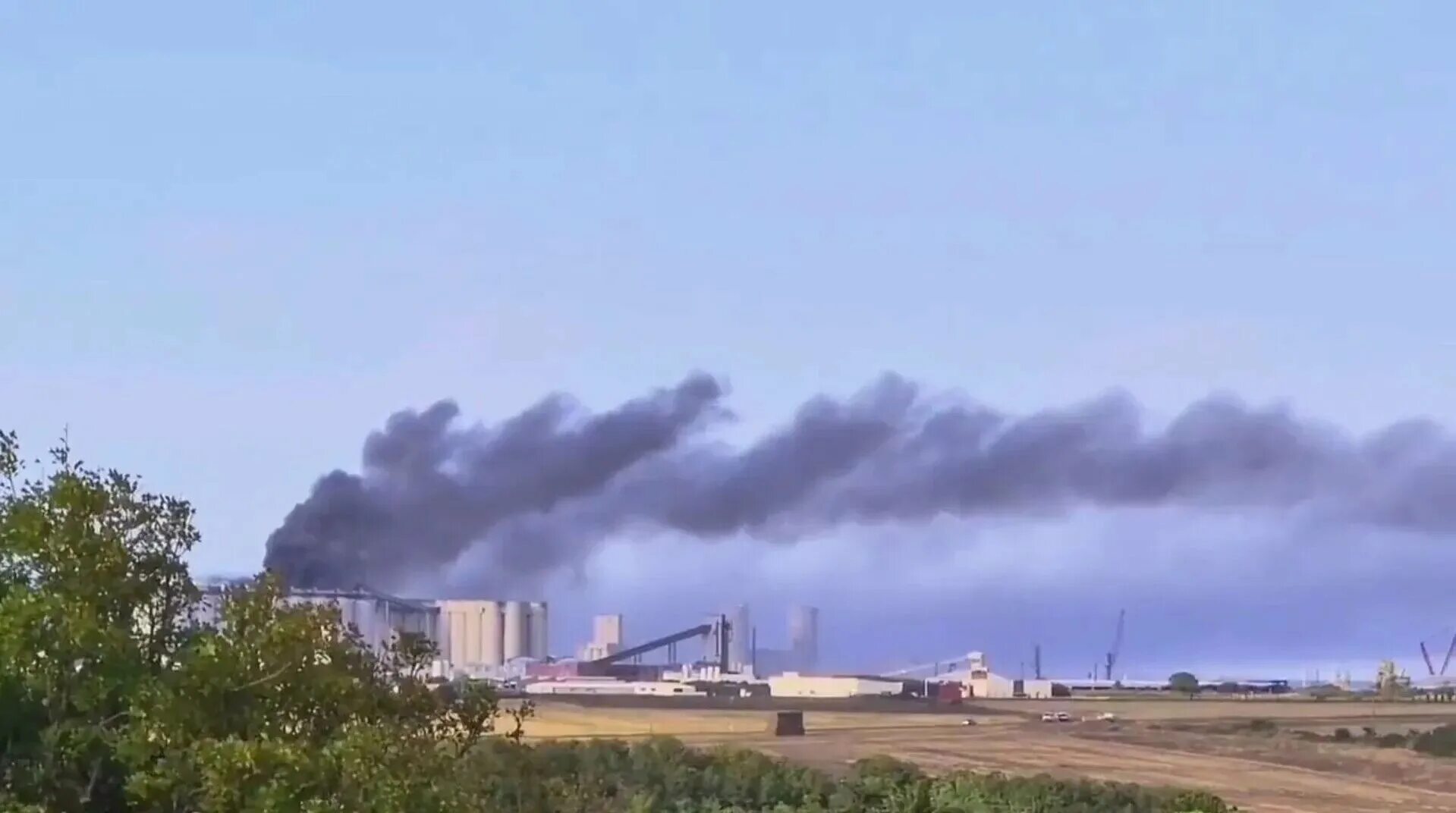 Пожар во франции 2024. Пожар в лесу. Пожар во франции 2024. Протесты фермеров во франции фотографии. Пожар во франции 2024.