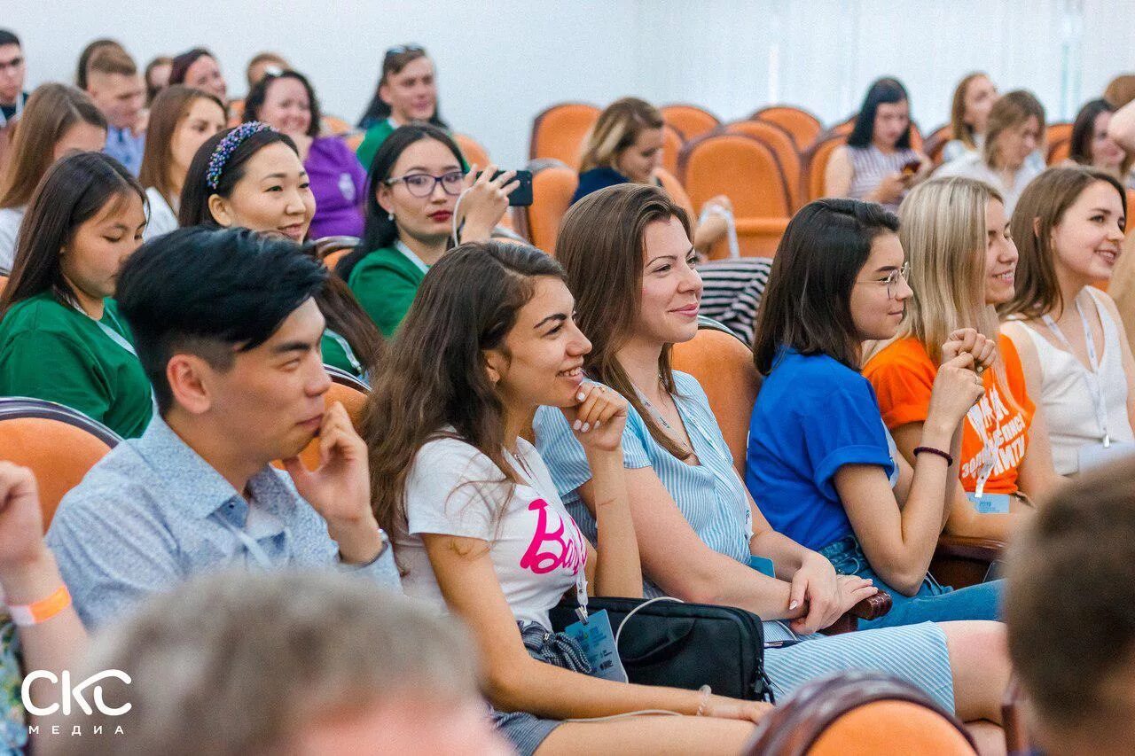 Студент выступление. Студенческий конкурс. выступающие студенты. мади студенты. фото студентов для конкурса.