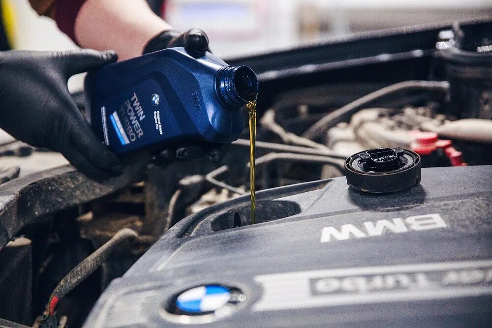 BMW Oil service. Замена масла. Замена масла БМВ. Замена масла в двигателе BMW. Бмв жрет масло