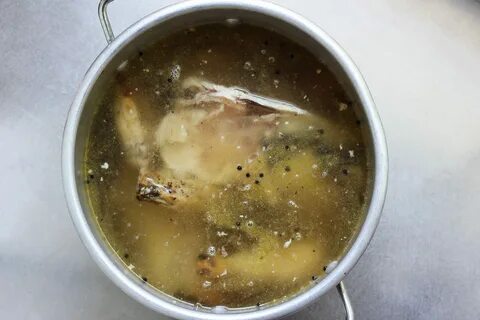 Почему куриный бульон белого цвета