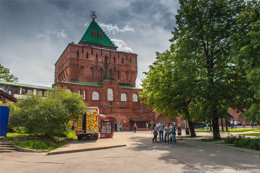 Дмитриевская башня нижегородского кремля. Нижний новгород дмитровская башня кремля. музей дмитриевская башня нижний новгород. дмитриевская башня нижегородского кремля внутри.