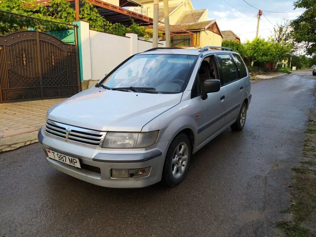 Mitsubishi space wagon iii. Mitsubishi 2000 minivan. митсубиси спейс вагон 2000 год. Mitsubishi space wagon 2000 пикап. Mitsubishi space wagon 2000.