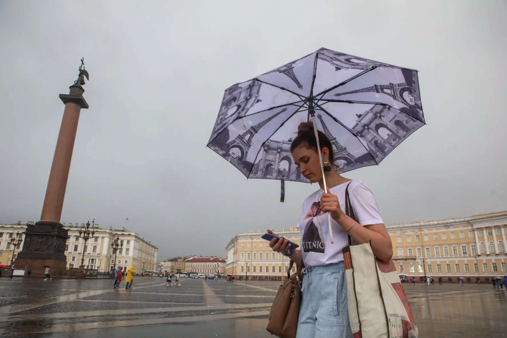 Летний дождь в Питере. Ветер Питер лето. Санкт-Петербург в дождливую погоду. Фотосессия Питер с зонтом. Ощущается 20