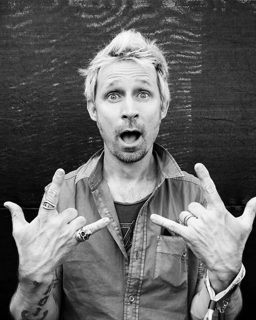 Майк дернт. Майк дёрнт. Дернт Грин. Mike Dirnt 90.