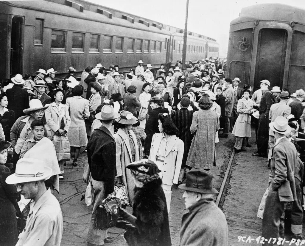 Сша в 1942 году. Интернирование японцев в сша 1942. интернирование японцев в сша лагеря. концентрационный лагерь для японцев в америке. интернирование японцев.