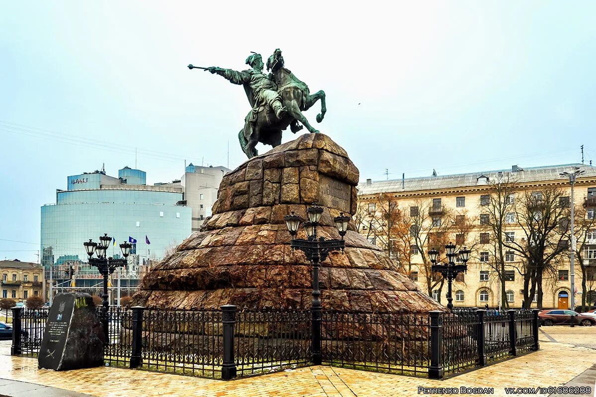 Памятник богдану хмельницкому в киеве 1888. Памятник богдану хмельницкому в киеве микешин. Микешин памятник богдану хмельницкому. Памятник богдану хмельницкому в киеве 1888. Памятник богдану хмельницкому в киеве микешин.