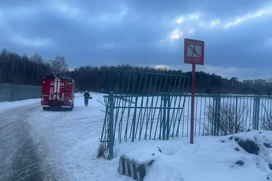 Лед на водоеме. Происшествия Жулебино. Подростки ушли под лед. ДТП Беседино 18 февраля.