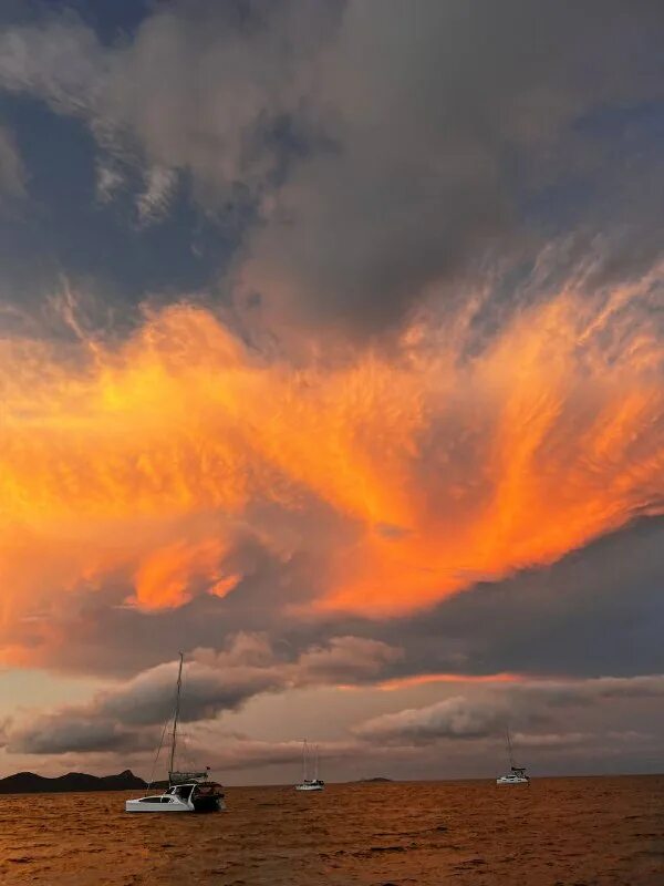 Тримаран фото. Bavaria 65. Boating fellows. Тримаран фото. Ever sailing.