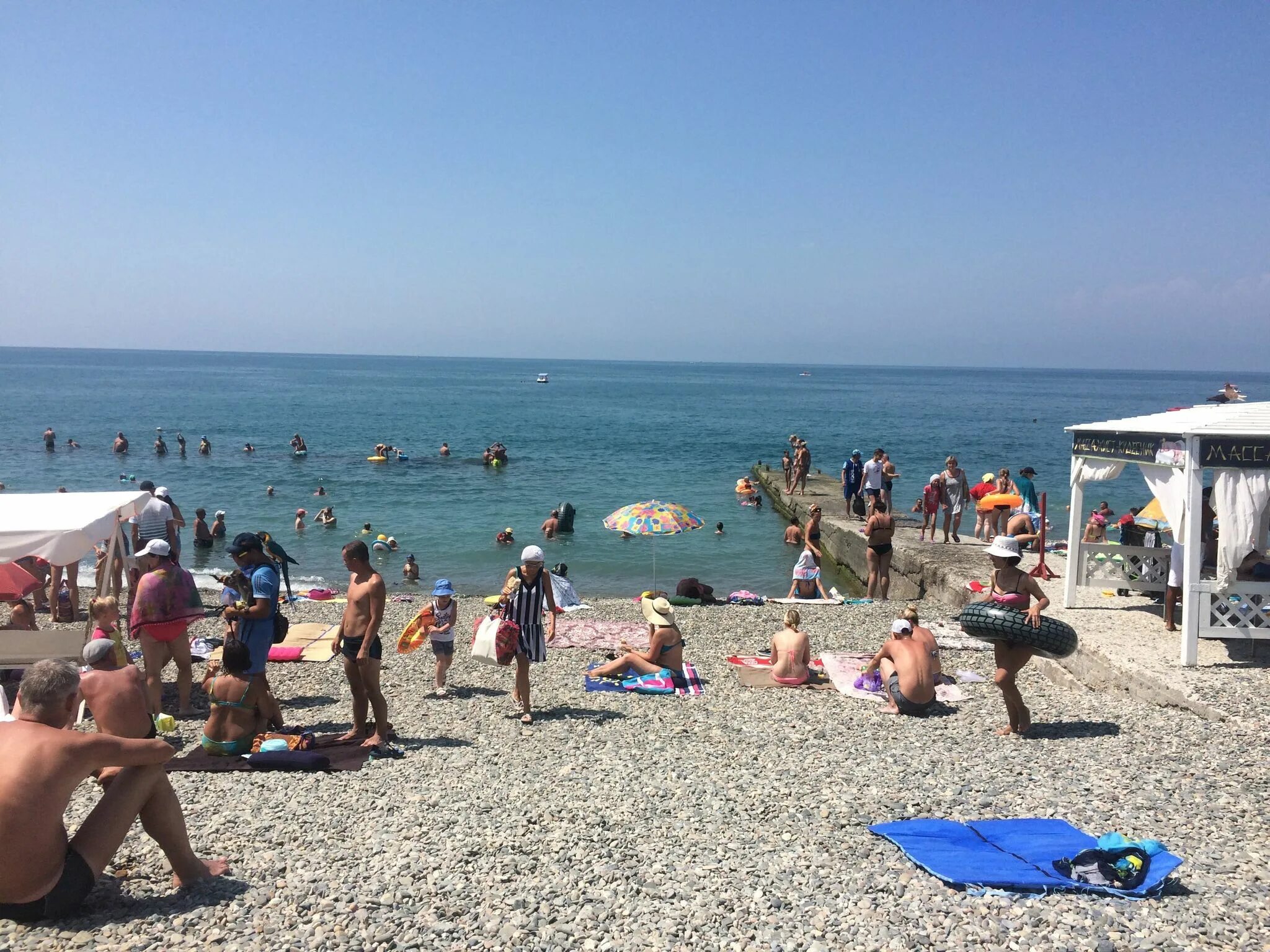 Опасно ли летом ехать на юг. Авто у моря. Опасно ли ехать в крым в 2024 году летом. Поездка на море на машине. Пляж чкаловский в адлере.