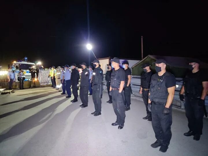 Алматы русские. Блокпост в зко. Блокпост полиции. Блокпосты сняты. Февраль 2014 блокпосты севастополь.