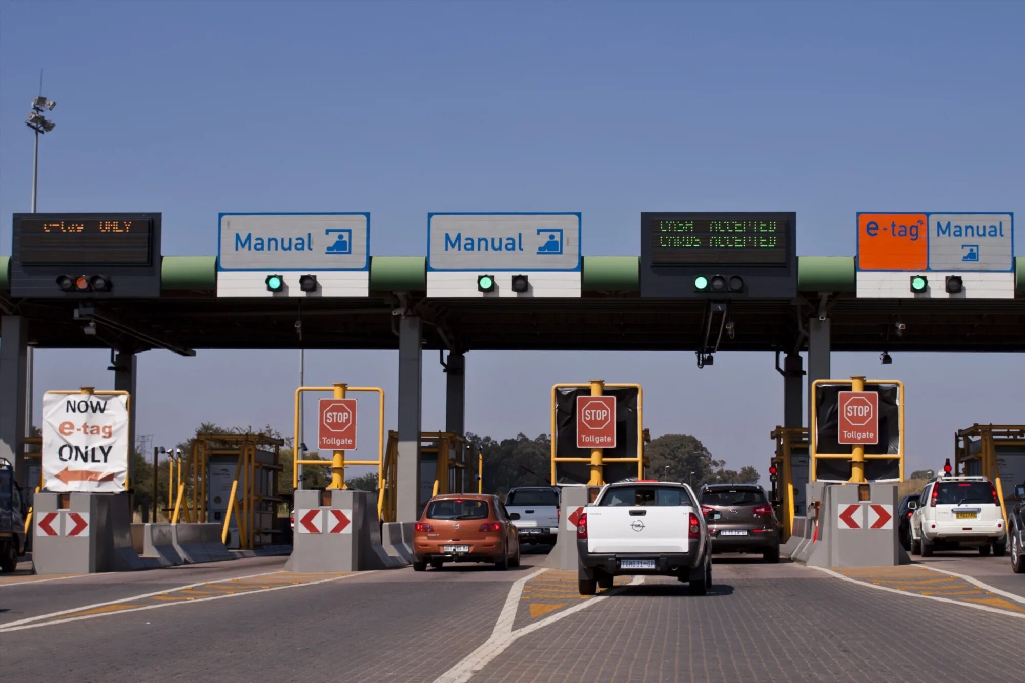 Der toll. Toll road. The role of modern highways in china is replaced by toll roads. Toll collect. Pay the toll.